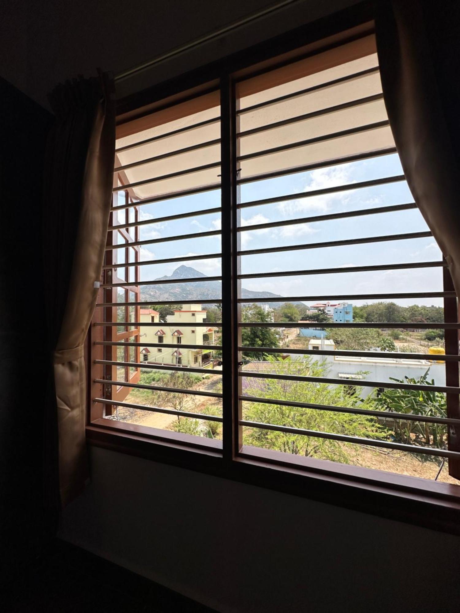 Om Lingeswaran Home Stay Tiruvannāmalai Extérieur photo