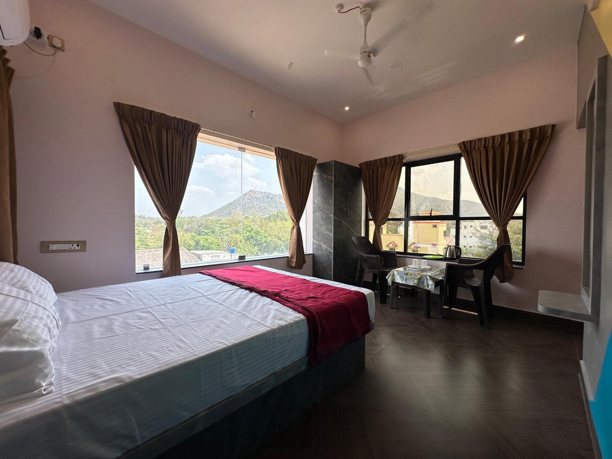 Om Lingeswaran Home Stay Tiruvannāmalai Extérieur photo