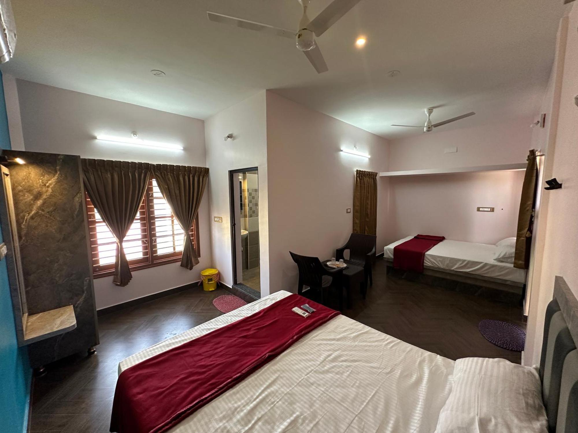 Om Lingeswaran Home Stay Tiruvannāmalai Extérieur photo