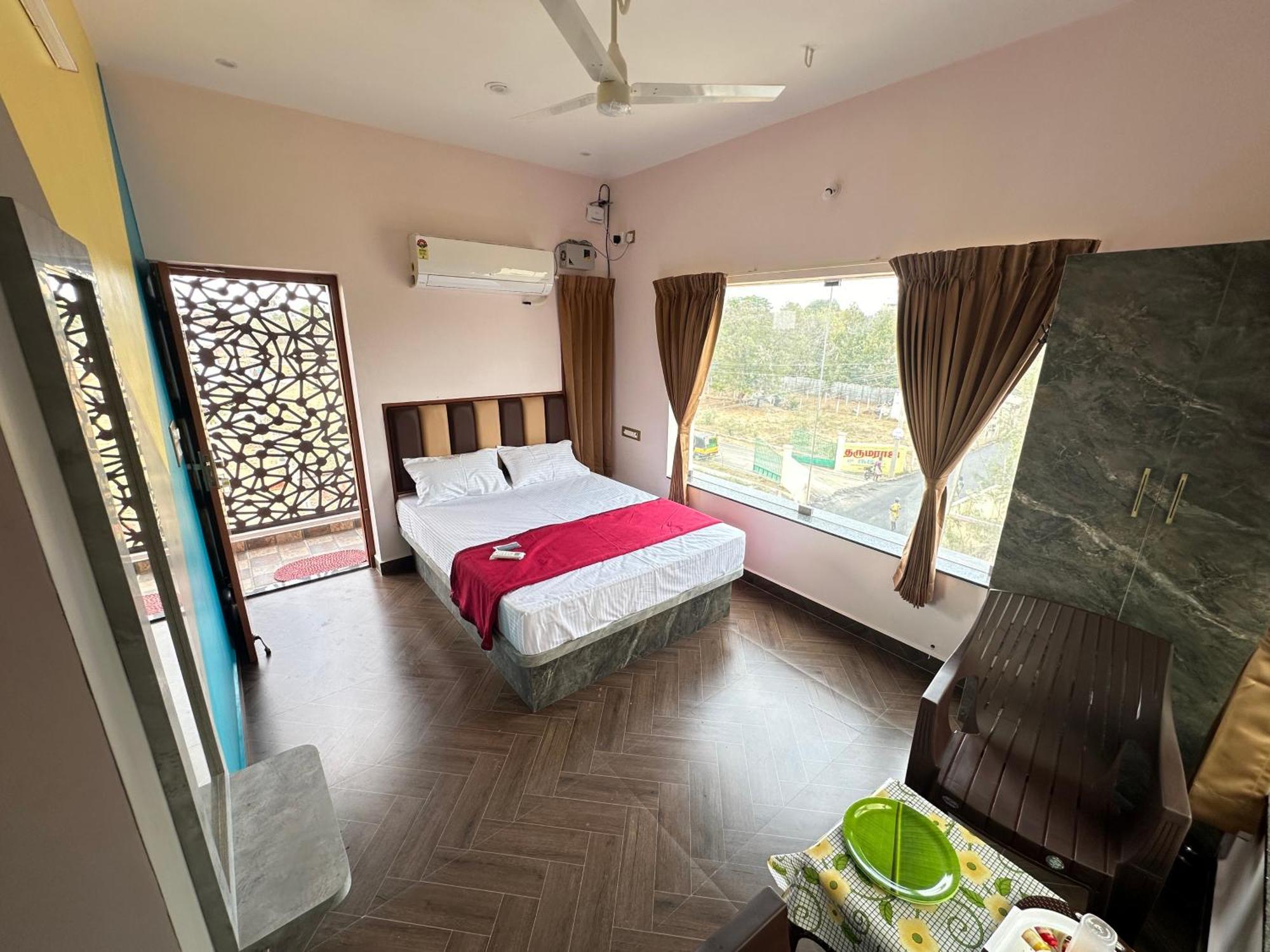 Om Lingeswaran Home Stay Tiruvannāmalai Extérieur photo