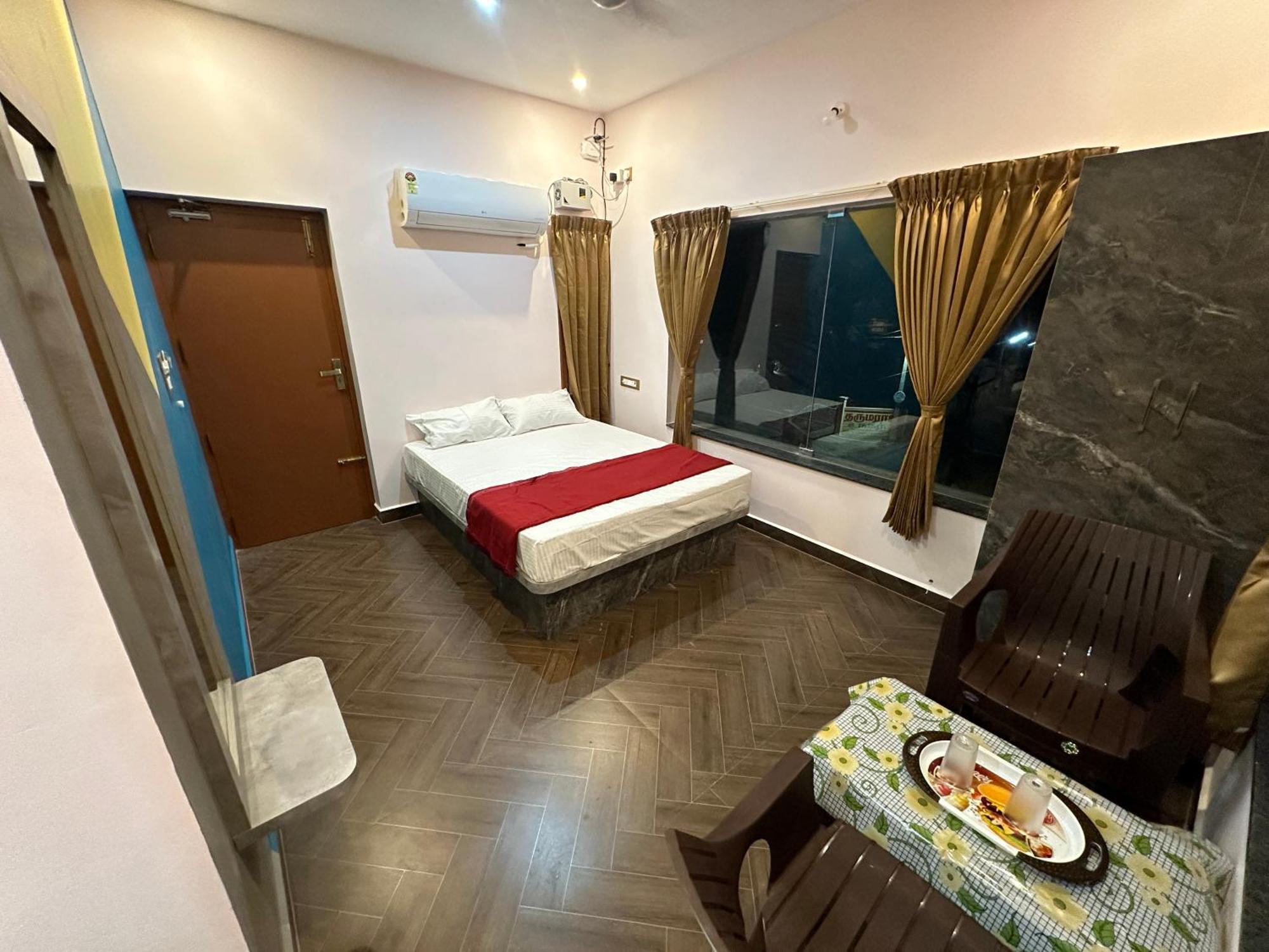 Om Lingeswaran Home Stay Tiruvannāmalai Extérieur photo