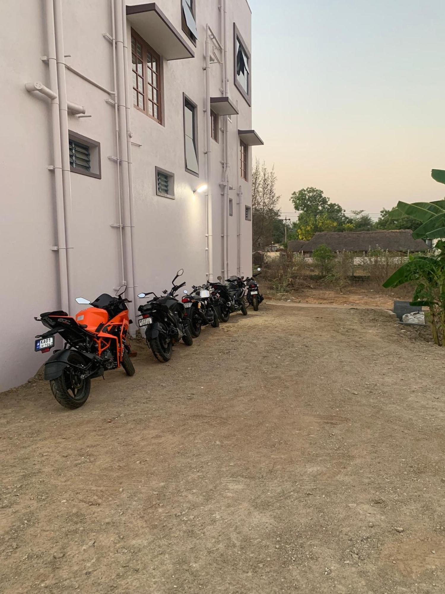 Om Lingeswaran Home Stay Tiruvannāmalai Extérieur photo