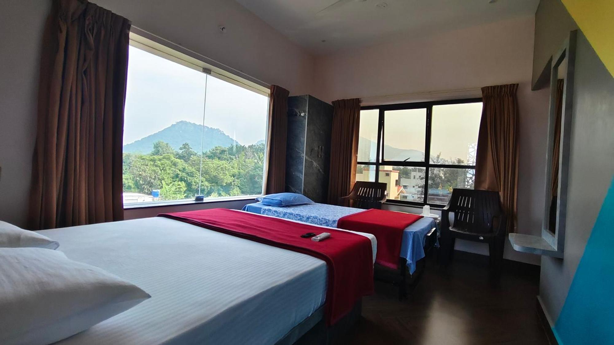 Om Lingeswaran Home Stay Tiruvannāmalai Extérieur photo